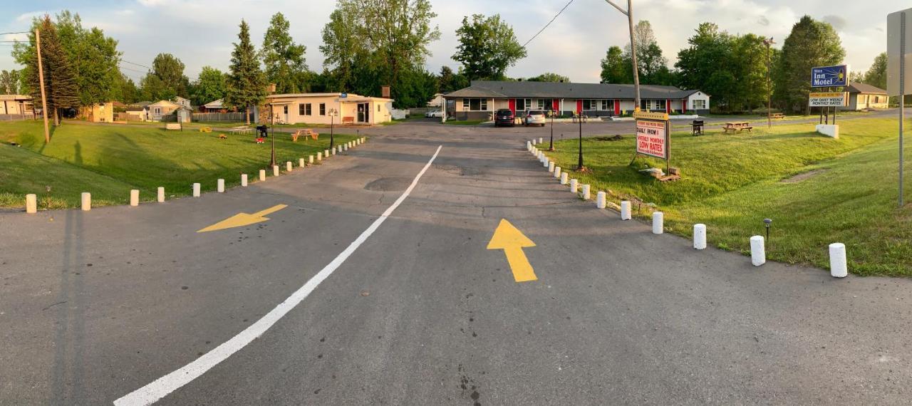 Nites Inn Motel Cornwall Exterior foto